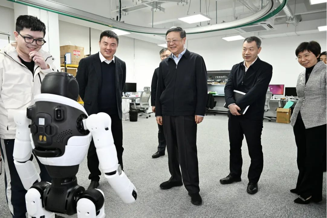 上海市委书记陈吉宁专题调研哈哈体育机器人
